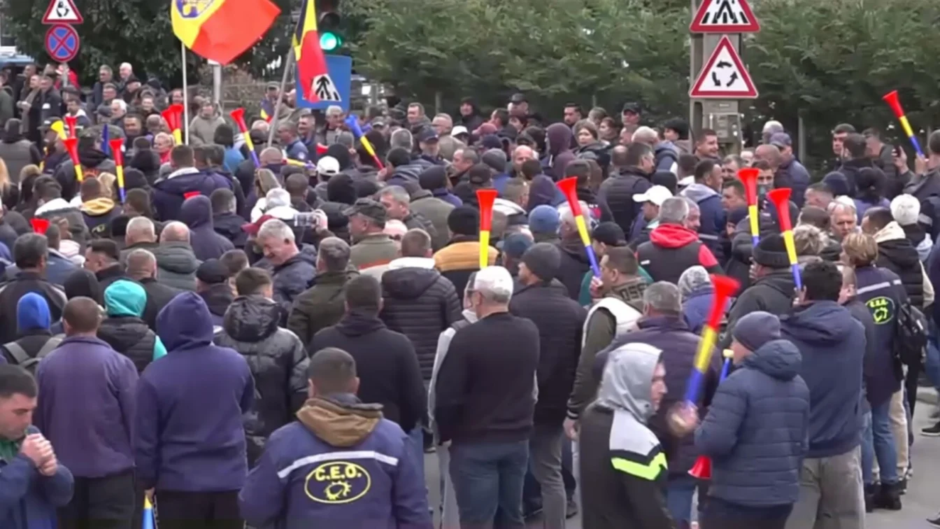 O mie de mineri din Gorj protestează la Guvern contra disponibilizării a 2.000 de angajați