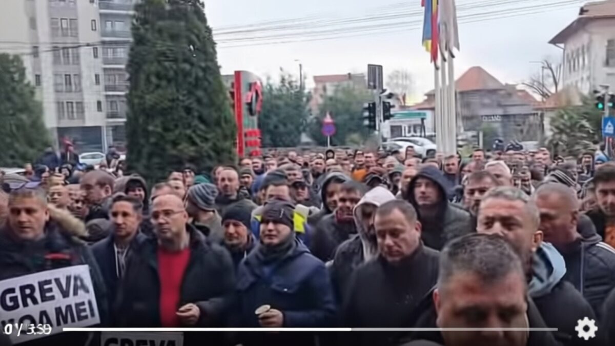 Sute de mineri cer demisii la Târgu Jiu, 1.500 de locuri de muncă în pericol