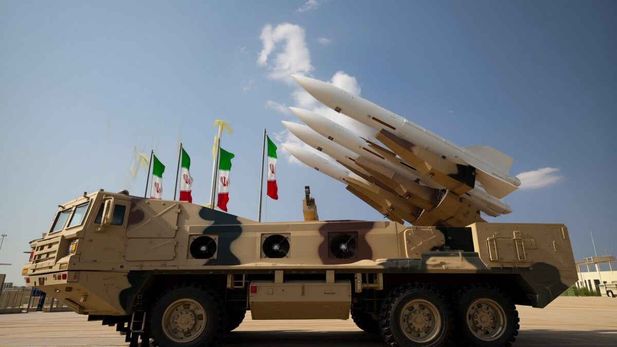 Israelul raportează trei valuri de rachete iraniene deasupra Ierusalimului
