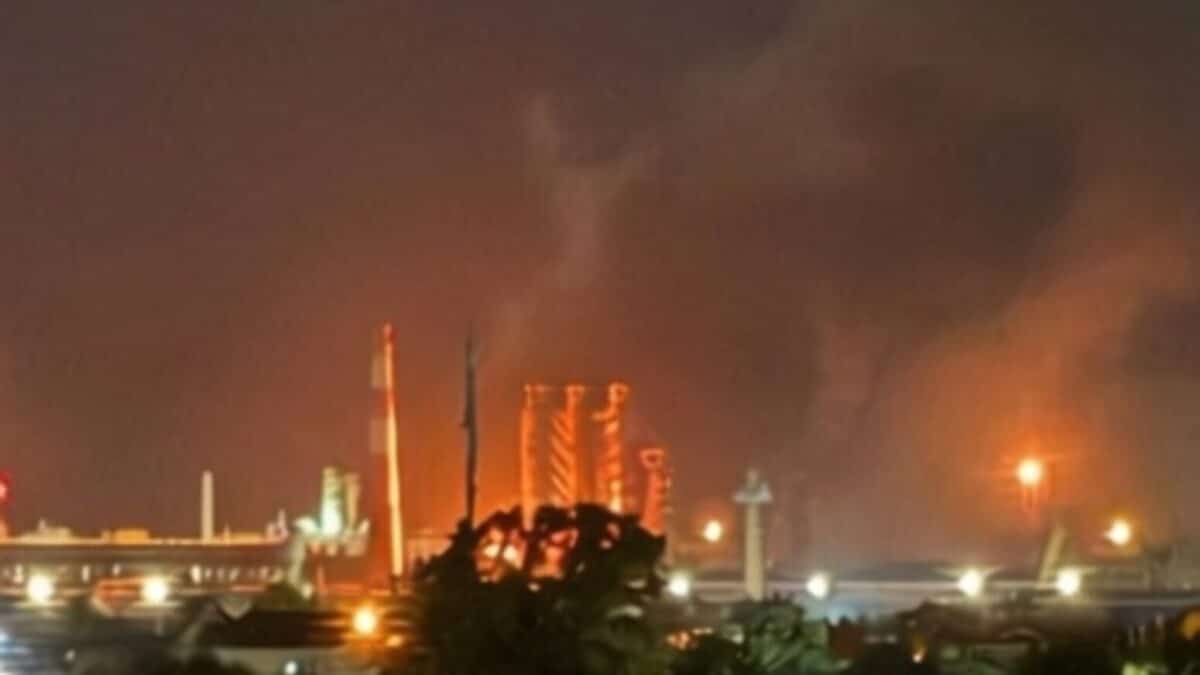 Rafinăria Afipski în flăcări după un atac masiv cu 87 de drone ucrainene
