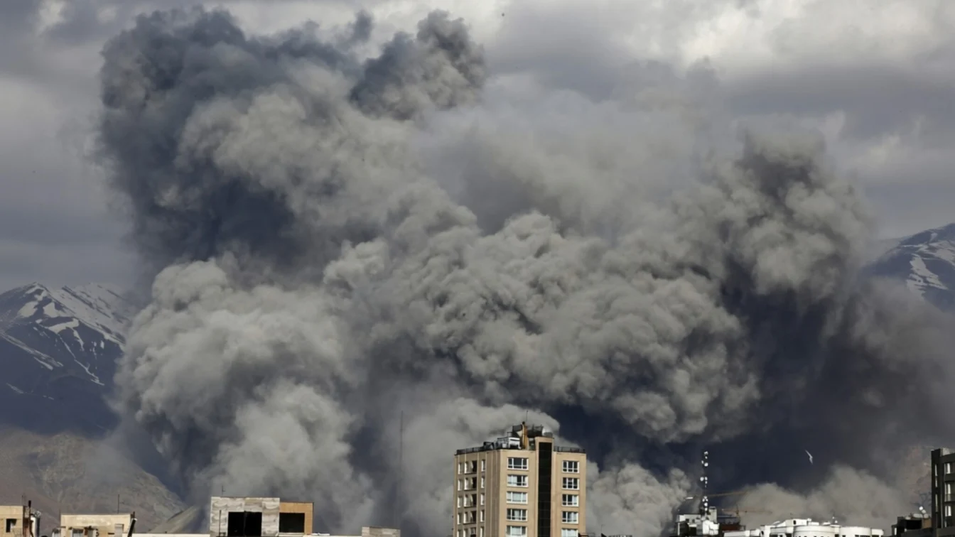 Războiul SUA-Iran aruncă în aer clima cu 5 milioane de tone de CO2 în 14 zile