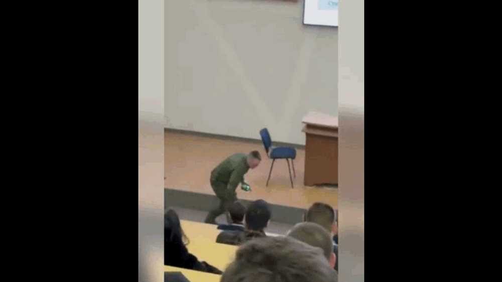 Recrutare eșuată în Rusia un soldat a prăbușit o dronă în fața studenților