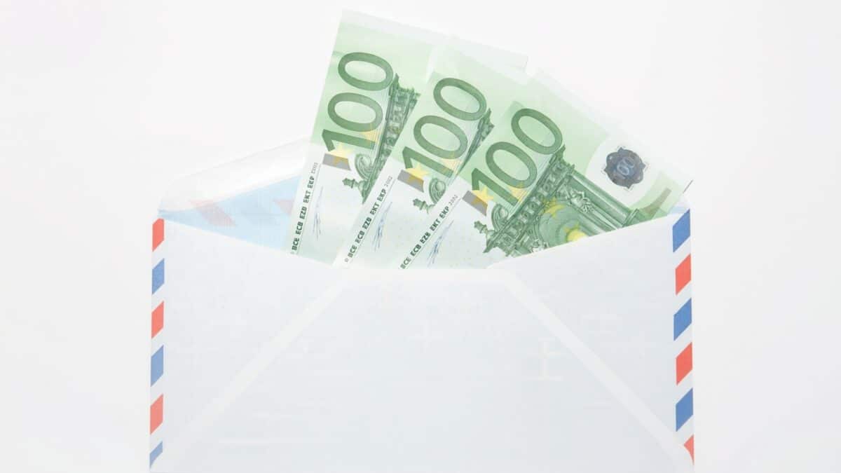 Familiile de refugiați din UK primesc 46.000 de euro ca să plece în 7 zile