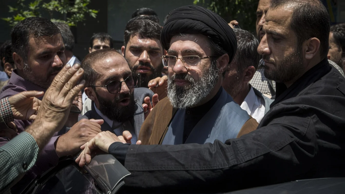 Voci influente din Teheran cer bomba nucleară după moartea lui Khamenei