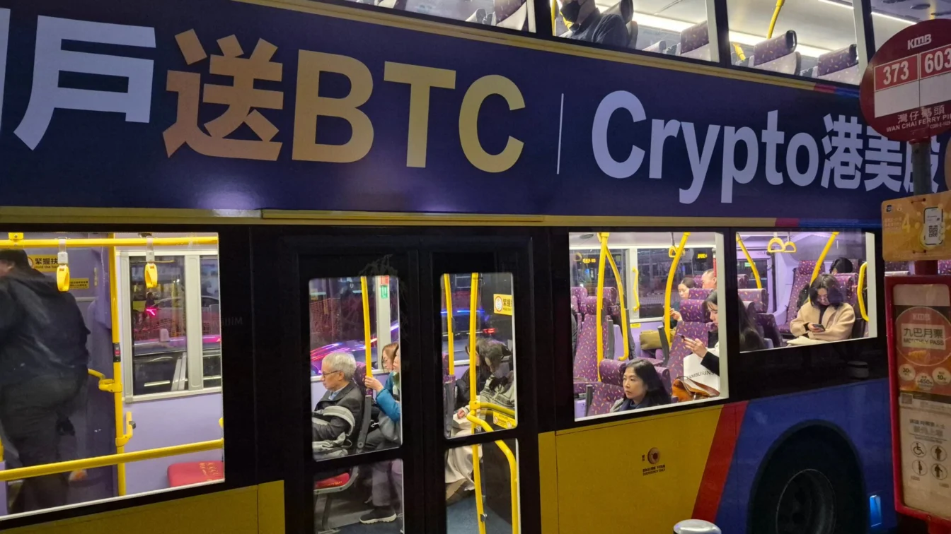 Bitcoin atacă pragul de 75.000 de dolari iar analiștii anticipează un raliu masiv