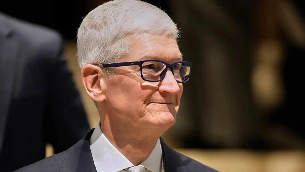 Tim Cook pleaca de la sefia Apple dupa 15 ani si o crestere de peste 3,3 trilioane euro