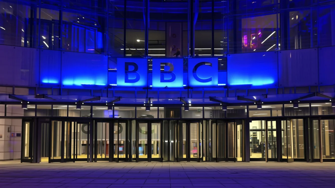 Austeritate la BBC – postul public anunţă concedierea a 2.000 de angajaţi