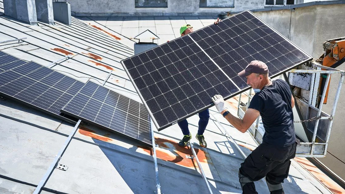 Criza din Orient a declanșat un fenomen. Peste 300.000 de români au trecut la fotovoltaice