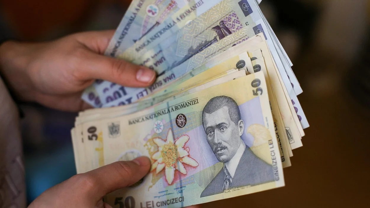 Anunt despre salariile bugetarilor. Venitul presedintelui creste la 34.600 de lei