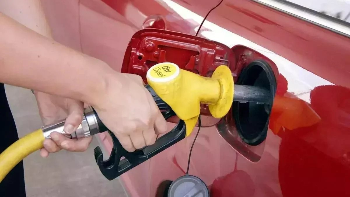 Motorina premium s-a ieftinit cu 30 de bani pe litru pe 21 aprilie