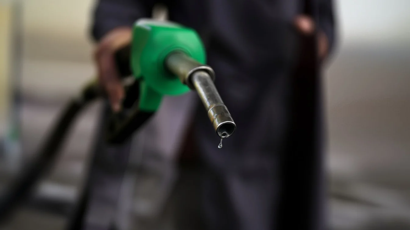 Ministrul Energiei avertizează – fiecare 10 dolari la baril scumpesc motorina cu 45 de bani