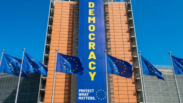 UE extinde termenul de conformare pentru legea AI până în 2027. Companiile primesc un ragaz.