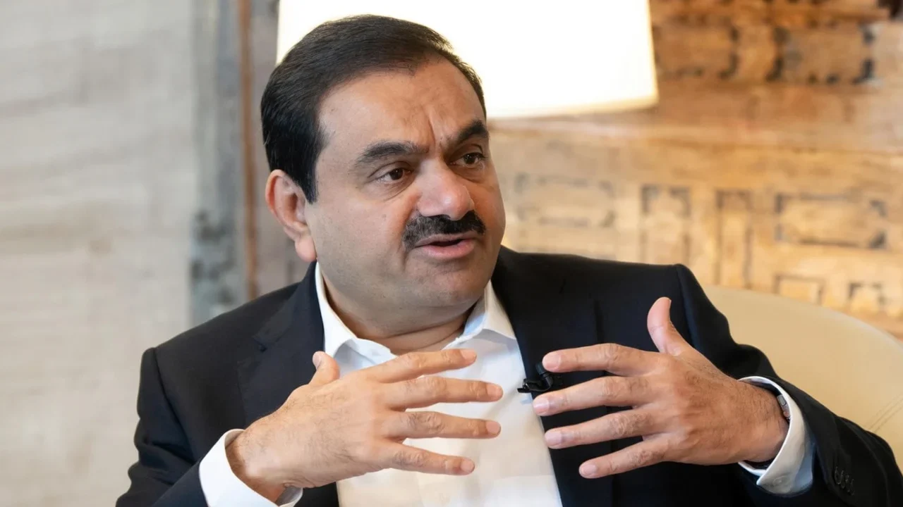 Profit Adani crește cu 13,9%. Miliardarul anunță accelerarea investițiilor în infrastructură.