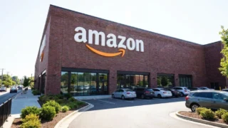 Amazon, proces de sute de milioane de dolari. Taxe vamale transferate ilegal către clienți.