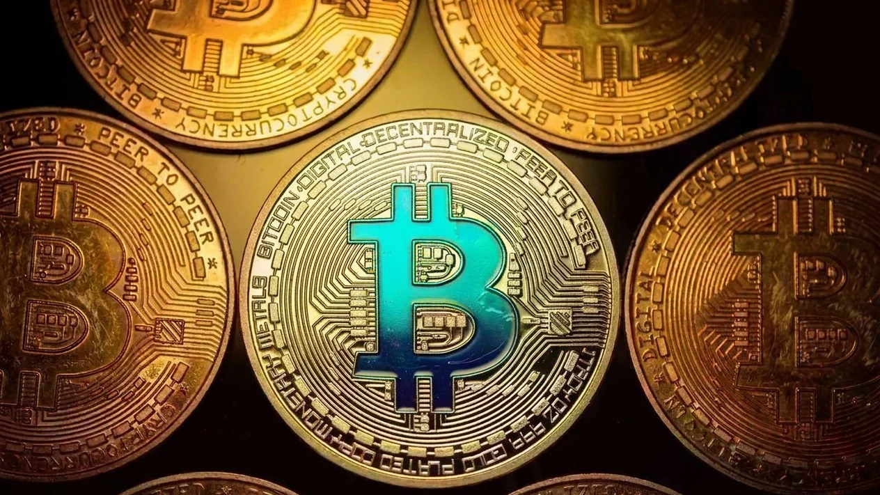 Bitcoin depaseste pragul de 80.000 de dolari. Cotația atinge un varf de 82.358 dolari