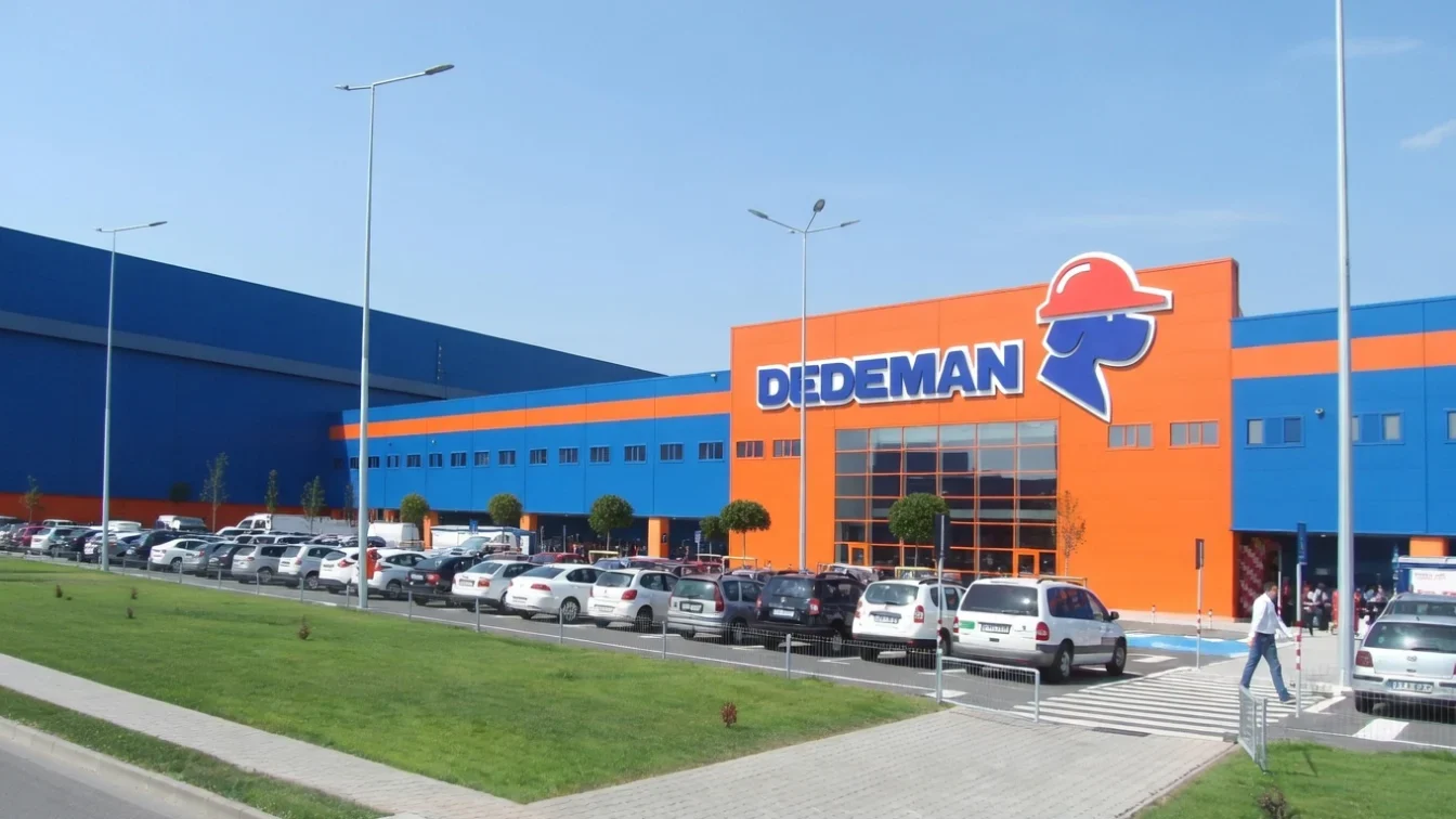 Dedeman depășește 13 miliarde lei cifră de afaceri. Liderul bricolajului raportează creștere de 7%