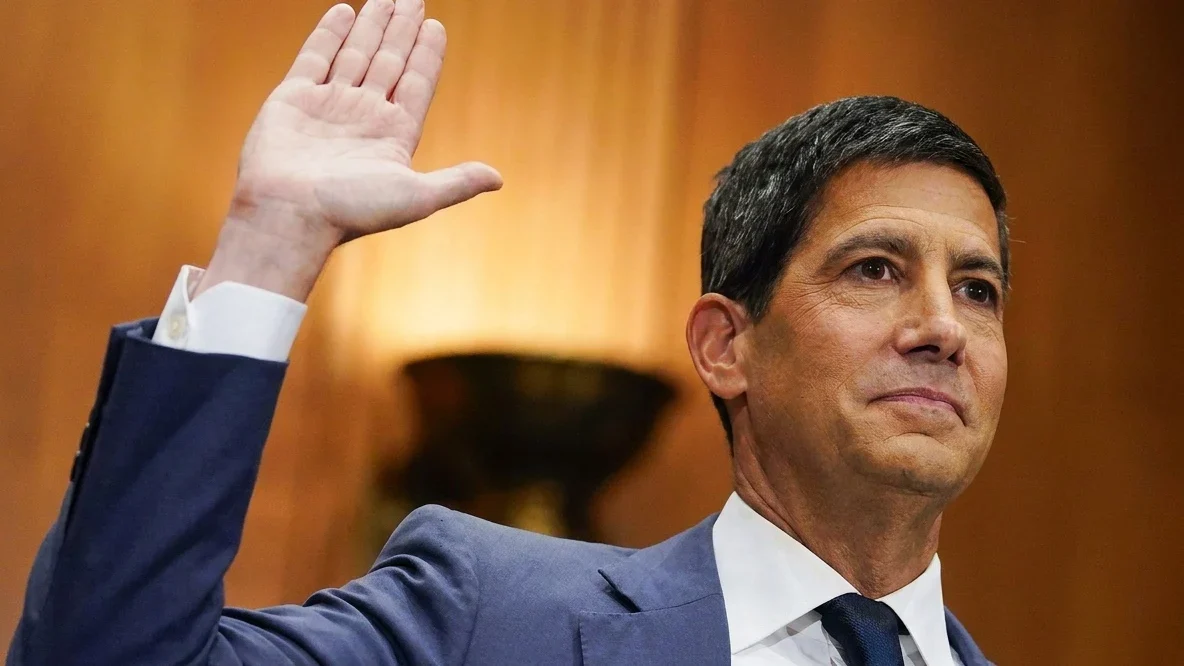 Noul șef Fed, Kevin Warsh, preia mandatul. Dobânzile și inflația, miza globală.