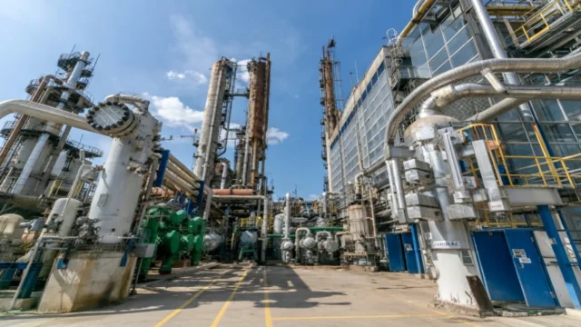 Tranzacția momentului pe piața de energie. Romgaz cumpără activele Azomureș cu 46 milioane euro