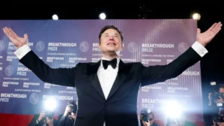 Elon Musk consolidează controlul SpaceX înainte de IPO. Deține 50% din voturi și patru funcții cheie.