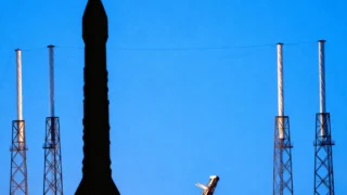 Comisia Europeană frânează expansiunea Starlink și Kuiper. Măsura protejează operatorii telecom locali.
