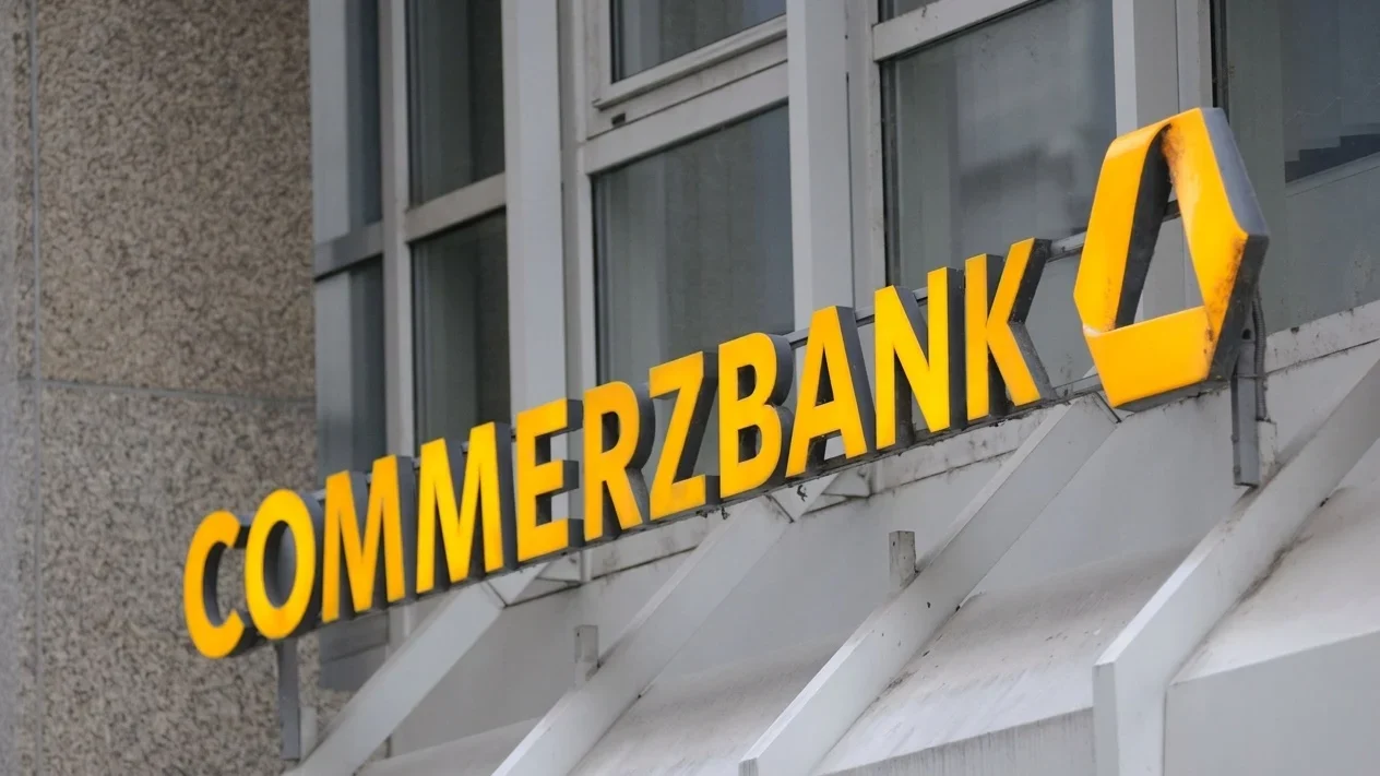 Commerzbank a respins oferta UniCredit de 38,8 miliarde de euro.