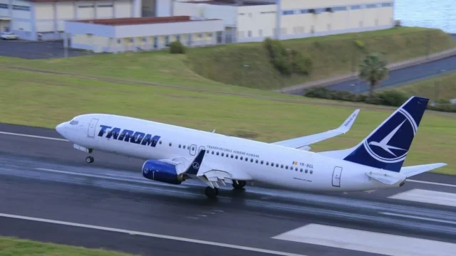 Ministrul Transporturilor a respins bugetul Tarom. Deficit de 100 de milioane de lei.