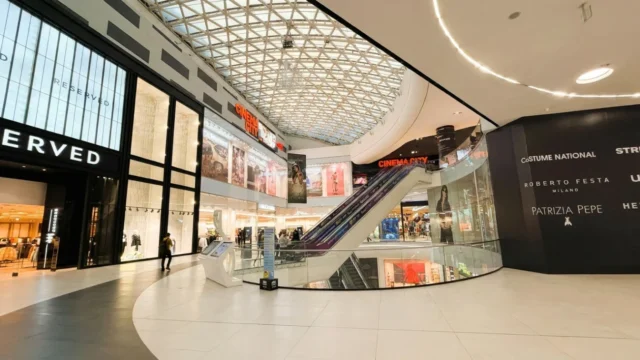 Bugetul mediu lăsat de români la mall crește la 383 de lei. Cifrele care bat inflația