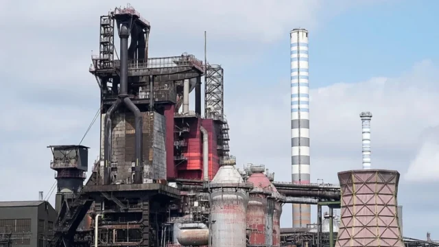 România și cinci state avertizează Bruxelles-ul. Risc de dezindustrializare prin reducerea alocărilor de carbon.