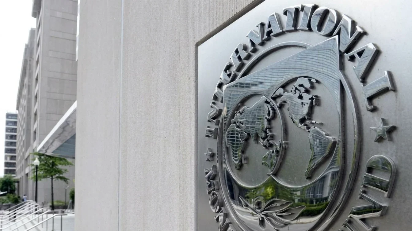 Datoria publica va ajunge la 130 la suta din PIB. Anuntul FMI despre vârstă de pensionare