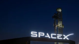 SpaceX atrage 14 miliarde de dolari pre-listare. Investitorii se pregătesc de IPO-ul istoric.