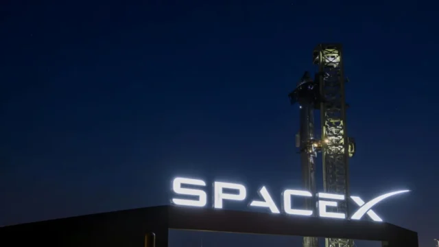 SpaceX atrage 14 miliarde de dolari pre-listare. Investitorii se pregătesc de IPO-ul istoric.