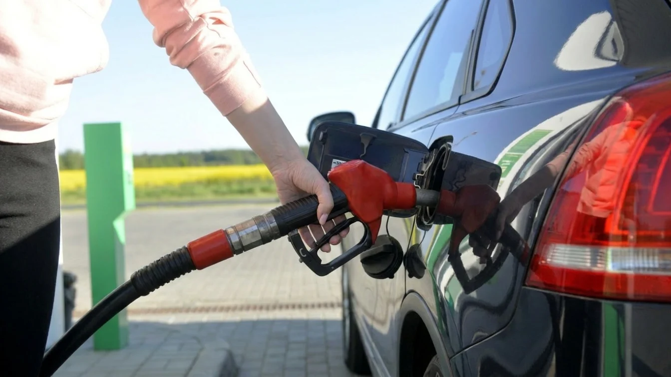 Prețuri la pompă 4 mai 2026. Carburanții s-au scumpit. Unde se găsesc cele mai mici prețuri la motorină sau benzină