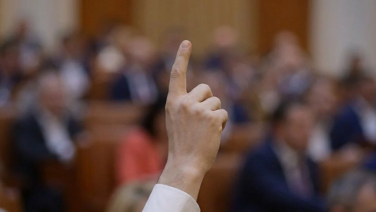 Ce se intampla cu economia dupa motiune. Cele 130 de voturi care arunca Romania in haos total