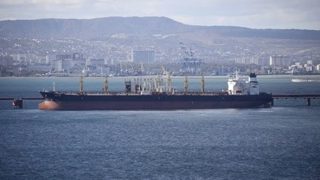 Prețul petrolului Brent scade cu 6%, la 104,65 dolari. Traficul maritim se reia parțial.