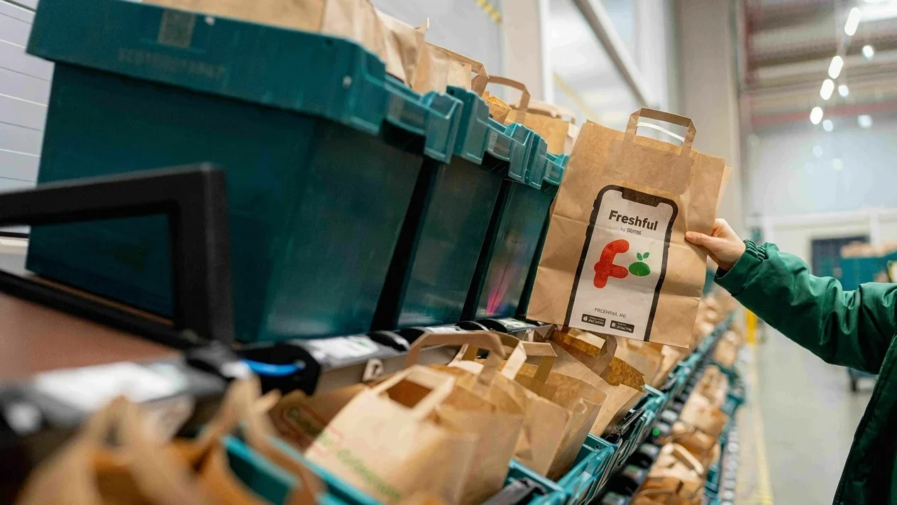 Mutarea momentului pe piața de livrări. Freshful și Glovo semnează un acord major pentru București