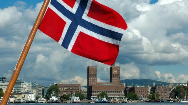 Guvernul norvegian estimeaza venituri din energie de 78,71 miliarde dolari. Prognoza majorata