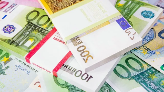 Raiffeisen oferă 500 de euro bonus la deschiderea Contului Diaspora. Miza, banii expaților.