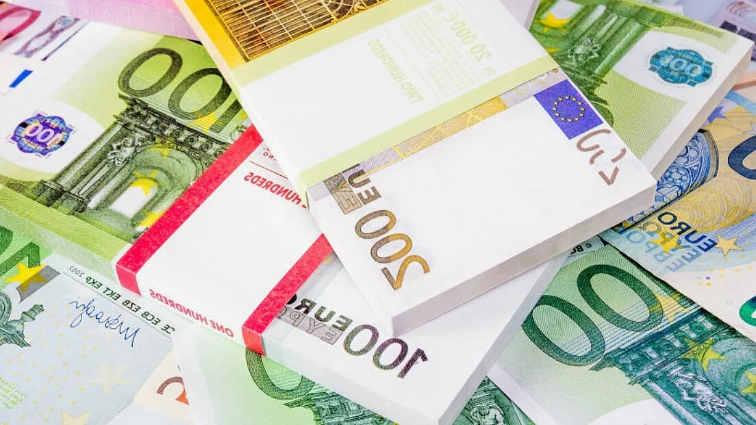 Raiffeisen oferă 500 de euro bonus la deschiderea Contului Diaspora. Miza, banii expaților.