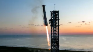S&P 500 blochează listarea anticipată SpaceX. Evaluare de 1,78 trilioane de dolari afectată.