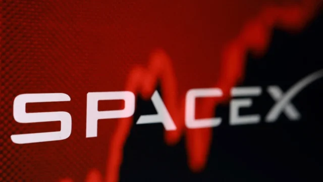 SpaceX a semnat contracte de 26 miliarde dolari anual. Divizia xAI devine fermă de servere.