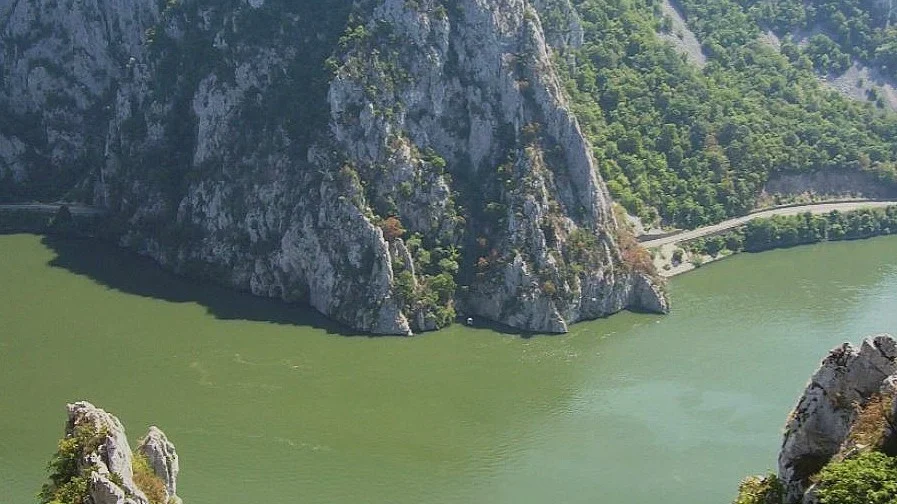 Transelectrica avizează un parc fotovoltaic de 273 MW cu stocare. Proiect major până în 2027