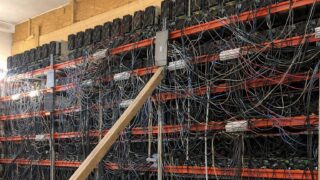 ANAF a confiscat 407 echipamente de minare în Satu Mare, cu un consum de energie de 7 milioane de lei