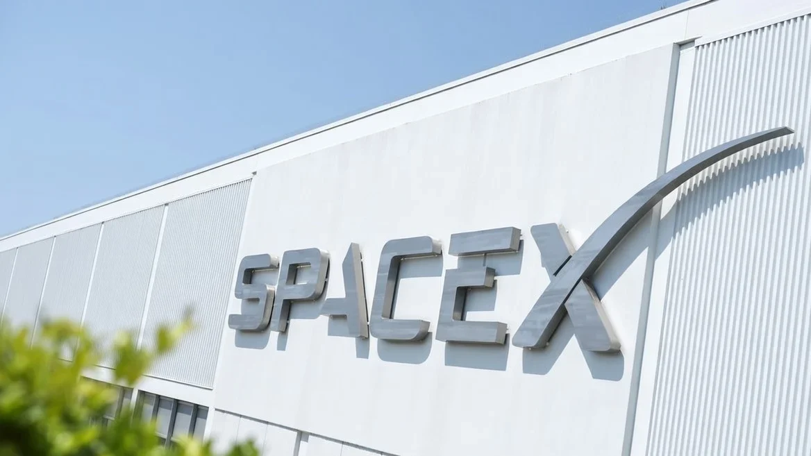Contract uriaș în tehnologie. Cât plătește Google lunar către SpaceX pentru capacitate de procesare
