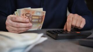 BNR calculează cursul mediu anual al euro la 5,0415 lei pentru 2025