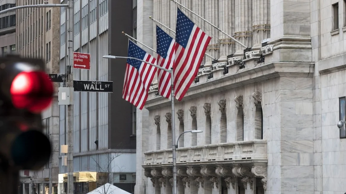 Bursa Nasdaq, în scădere cu 4%. Economia robustă reduce speranțele la dobânzi mici.
