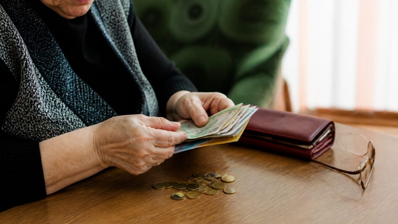 Salariul minim brut urcă la 4.325 de lei de la 1 iulie. Cum se traduce în până la 70 de lei în plus la pensie