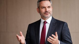 Cea mai mare bancă din România pariază pe creștere, nu pe conservarea lichidității. Ce spune asta despre creditare