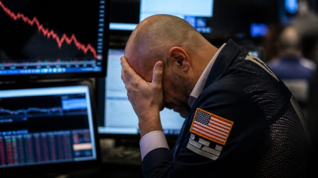 Dow Jones a trecut pe scădere după debutul noului președinte Fed. Miza pentru costul capitalului