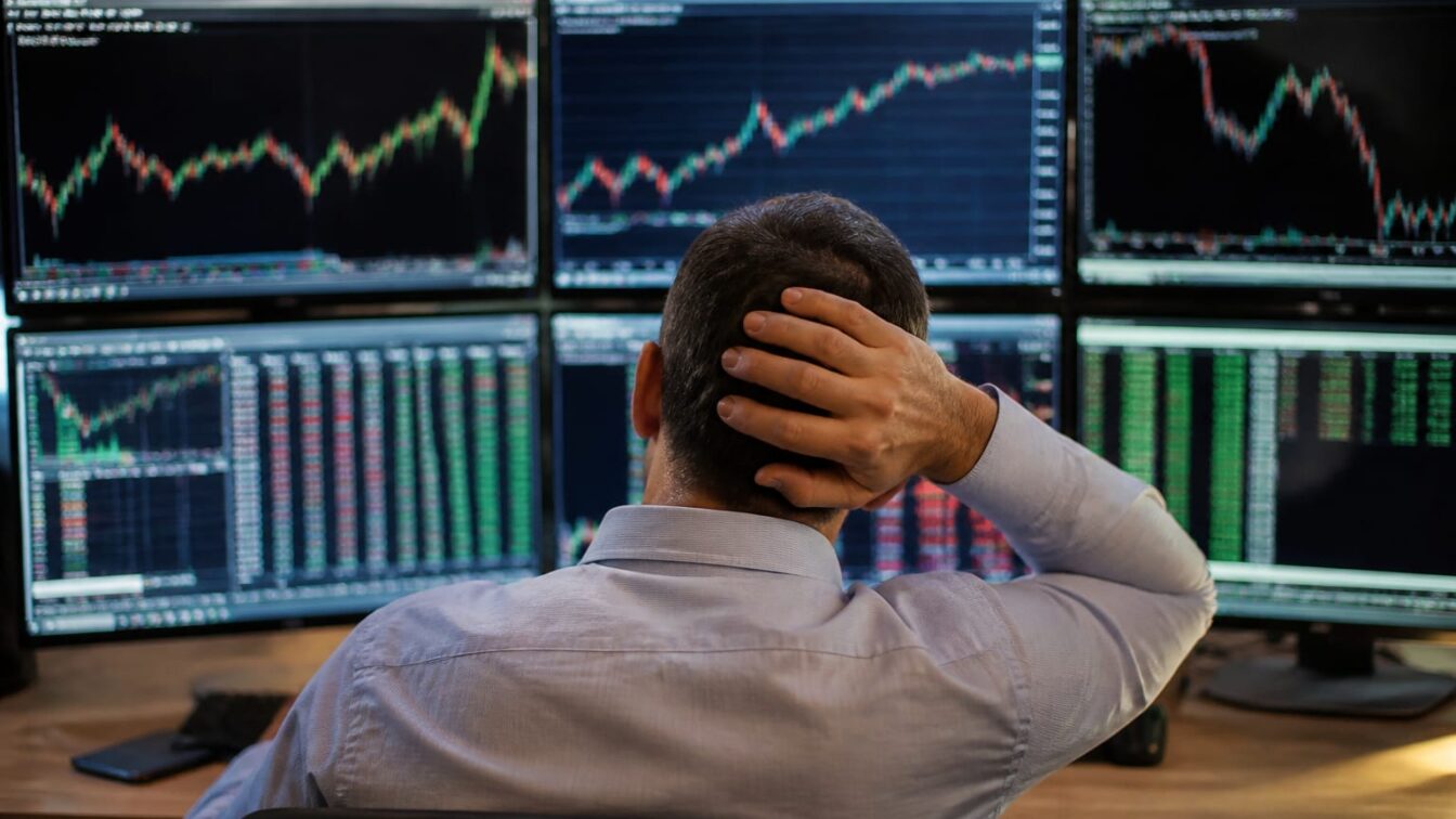 BET a urcat la 30.900 de puncte, un nou maxim istoric. Ce semnal dă avansul energiei într-o zi în care Vestul scade