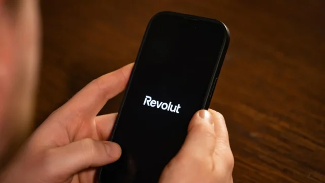 Revolut investește 100 milioane euro în Franța, deschide 200 locuri de muncă. FinTech-ul vizează Paris pentru sediu vest-european.